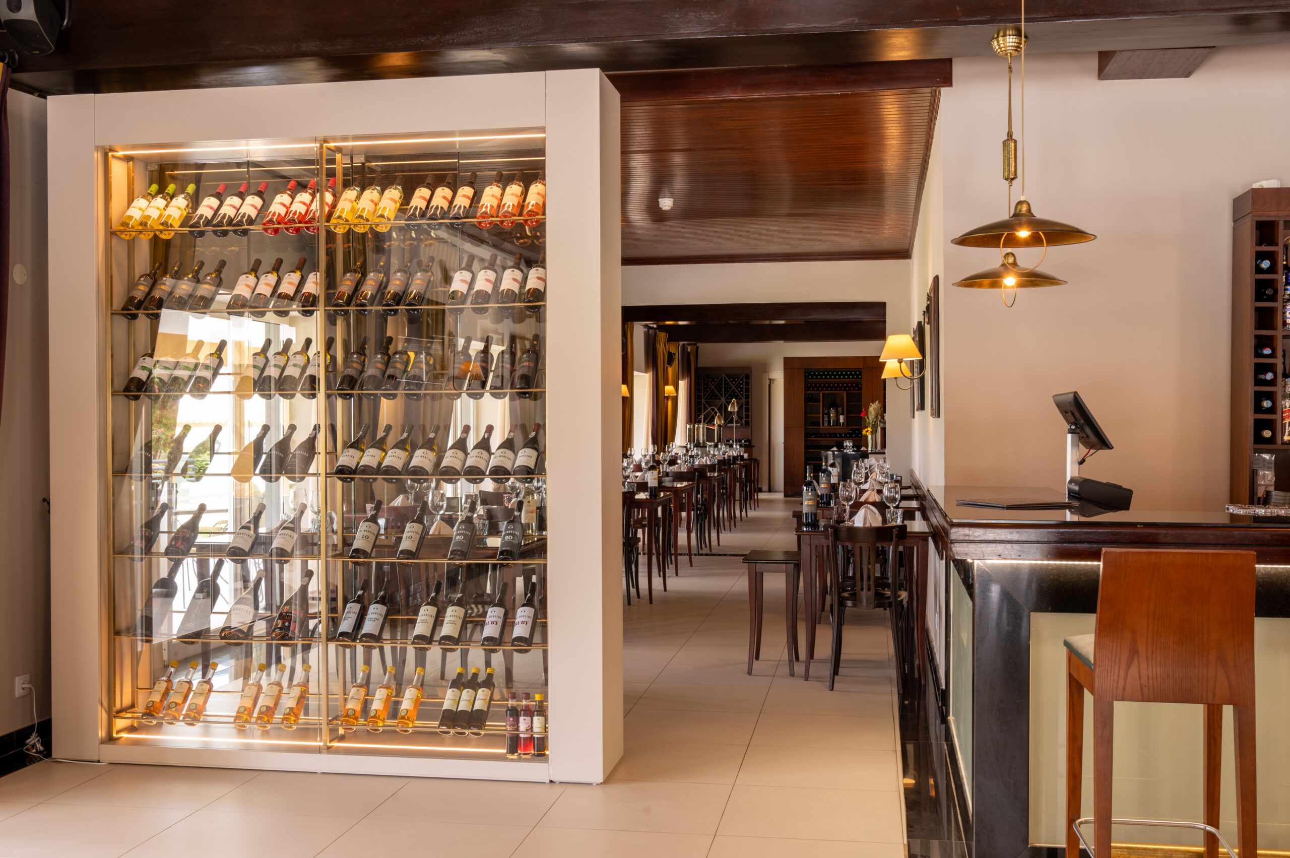 vila-gale-alentejo-vineyards-bar_8